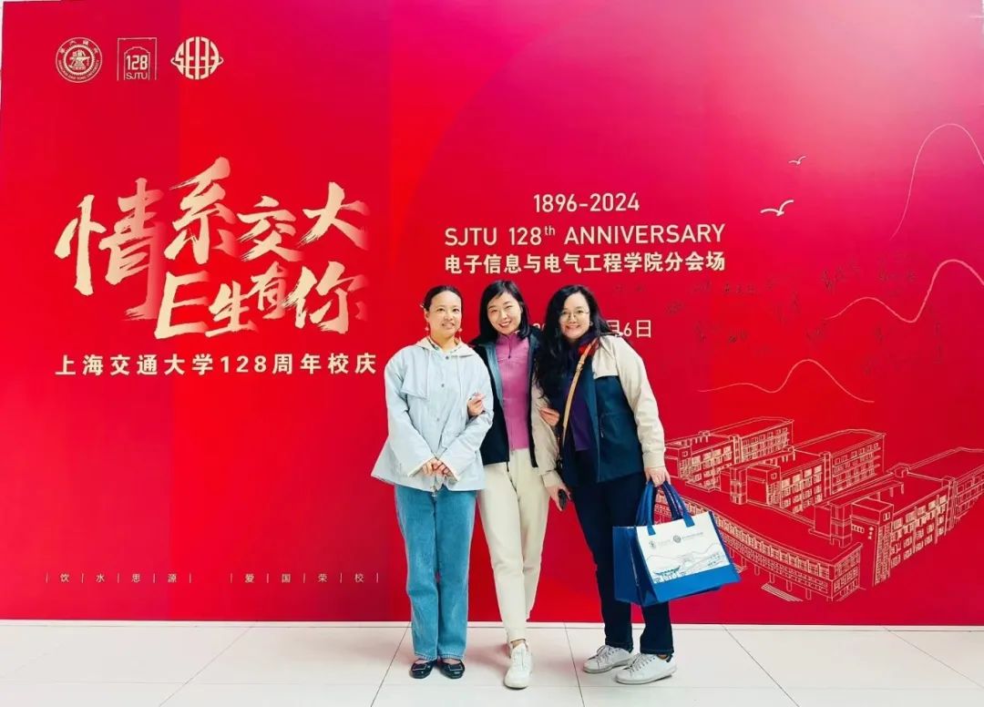 图片7 校友留影.jpg 图片7 校友留影.jpg